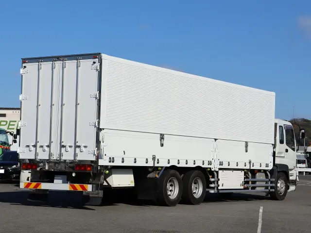 いすゞ ギガ QKG-CYL77A(6x2)の写真6