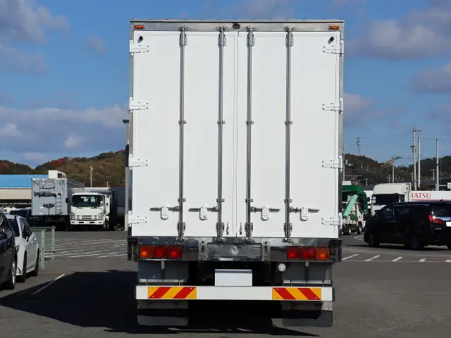 いすゞ ギガ QKG-CYL77A(6x2)の写真7