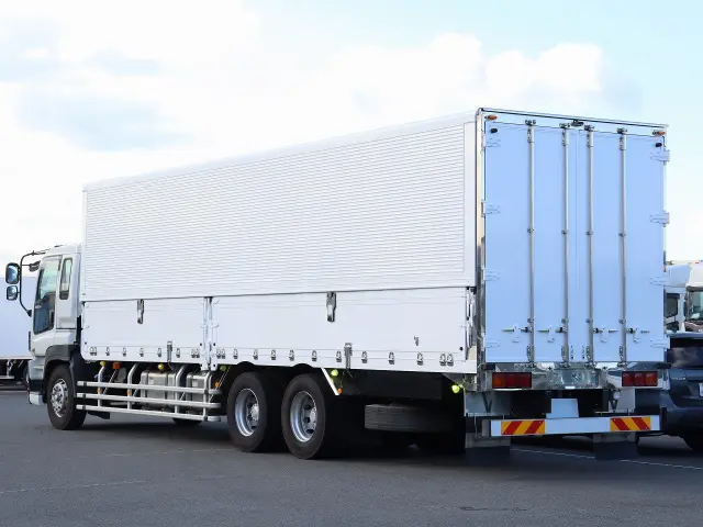 いすゞ ギガ QKG-CYL77A(6x2)の写真8