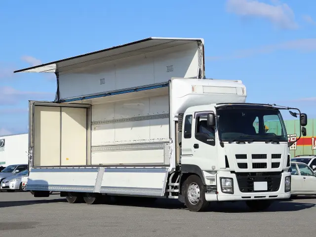 いすゞ ギガ QKG-CYL77A(6x2)の写真10