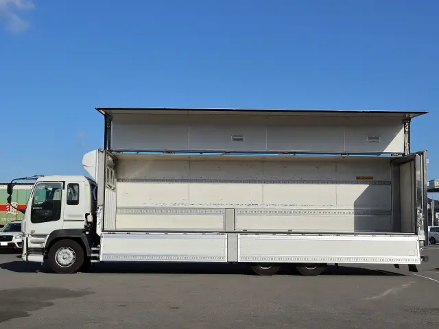 いすゞ ギガ QKG-CYL77A(6x2)の写真11