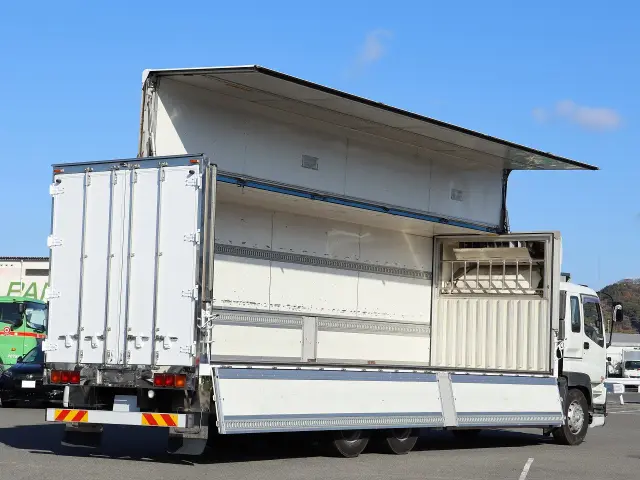 いすゞ ギガ QKG-CYL77A(6x2)の写真13