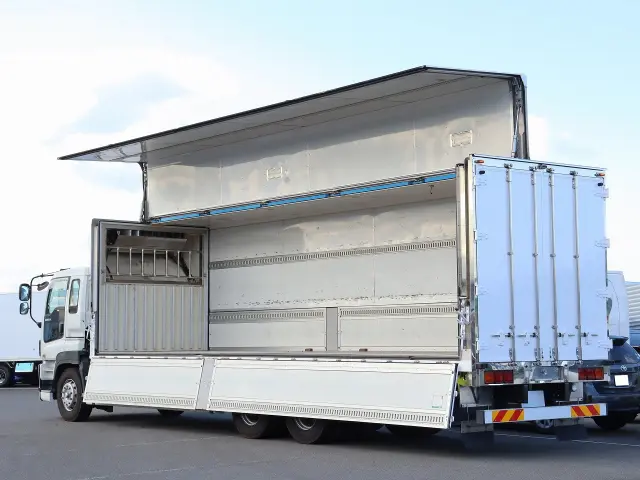 いすゞ ギガ QKG-CYL77A(6x2)の写真14