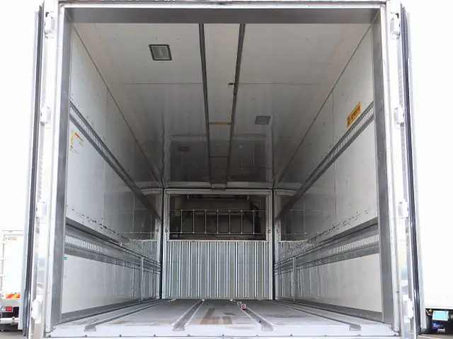 いすゞ ギガ QKG-CYL77A(6x2)の写真16