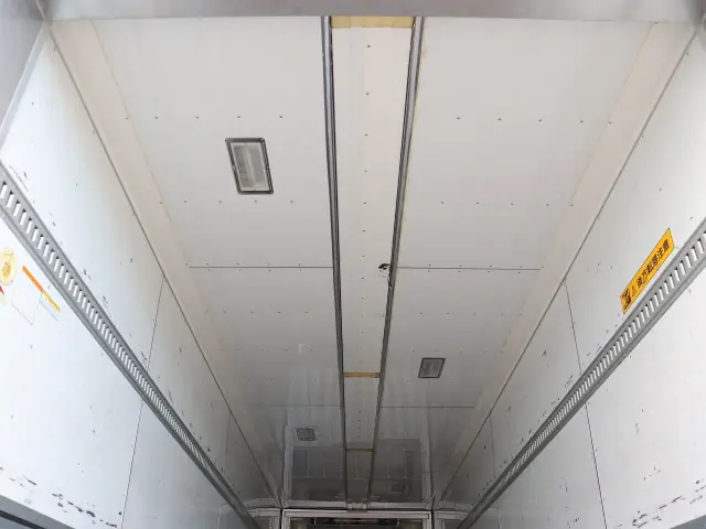 いすゞ ギガ QKG-CYL77A(6x2)の写真17