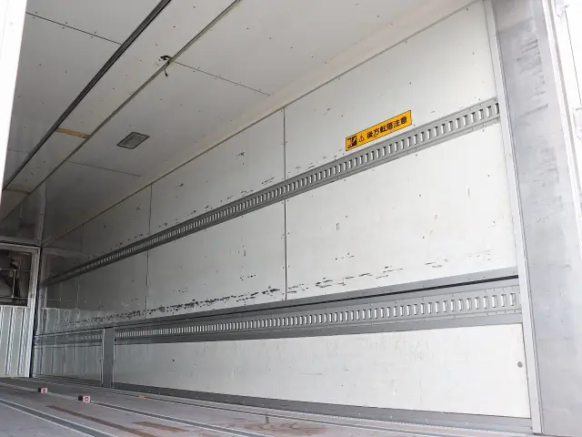 いすゞ ギガ QKG-CYL77A(6x2)の写真19