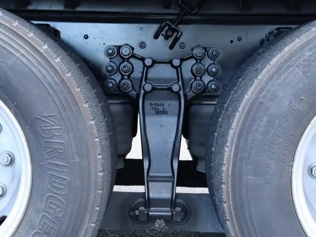 いすゞ ギガ QKG-CYL77A(6x2)の写真26