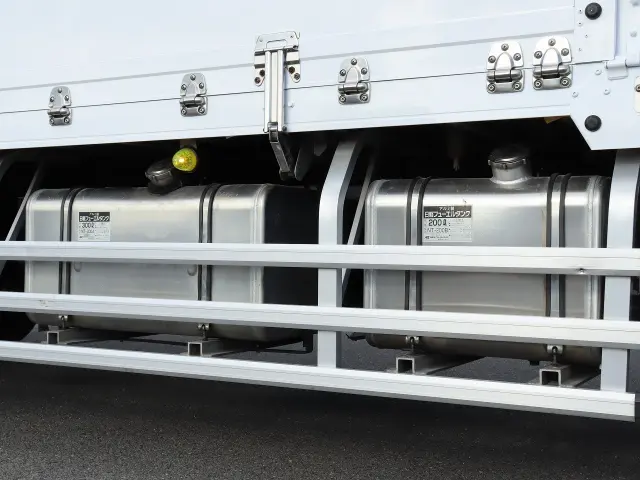 いすゞ ギガ QKG-CYL77A(6x2)の写真28