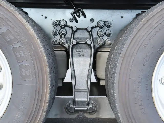 いすゞ ギガ QKG-CYL77A(6x2)の写真29