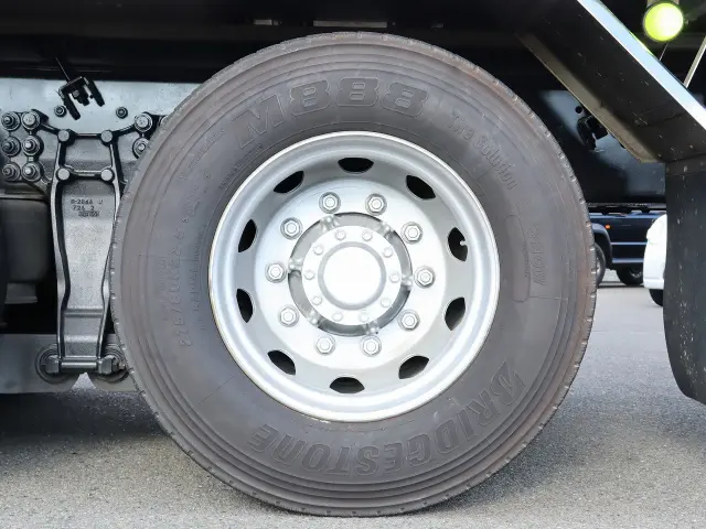 いすゞ ギガ QKG-CYL77A(6x2)の写真37