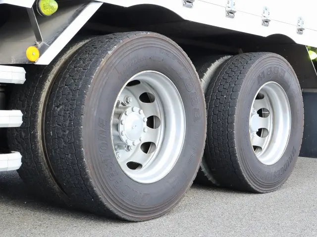 いすゞ ギガ QKG-CYL77A(6x2)の写真38