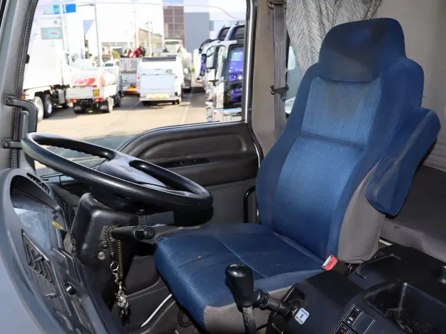 いすゞ ギガ QKG-CYL77A(6x2)の写真40