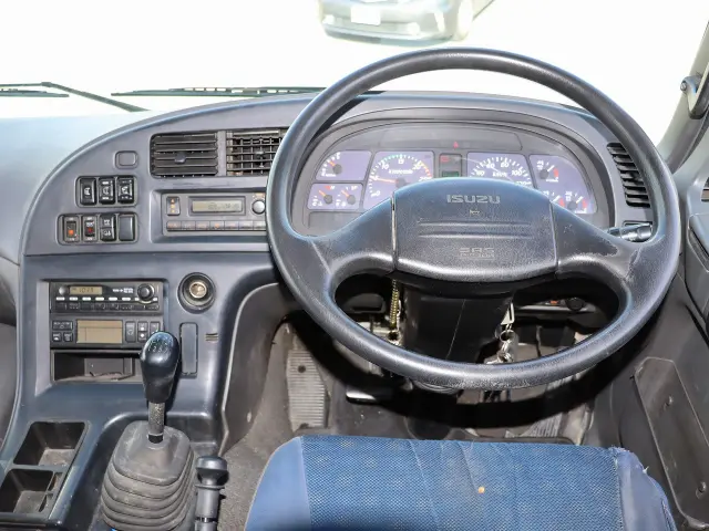 いすゞ ギガ QKG-CYL77A(6x2)の写真43