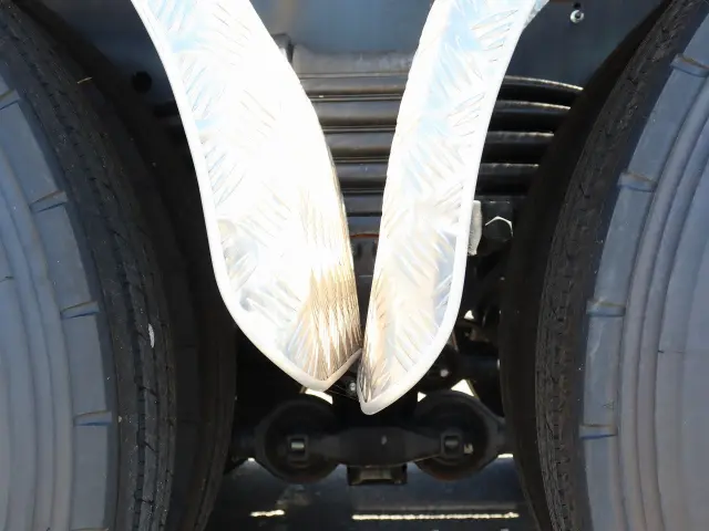 いすゞ ギガ 2PG-CYZ77DM(6x4)の写真13