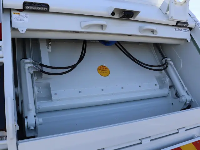 三菱 キャンター 2PG-FEB90(2WD)の写真13