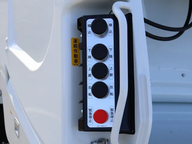 三菱 キャンター 2PG-FEB90(2WD)の写真17