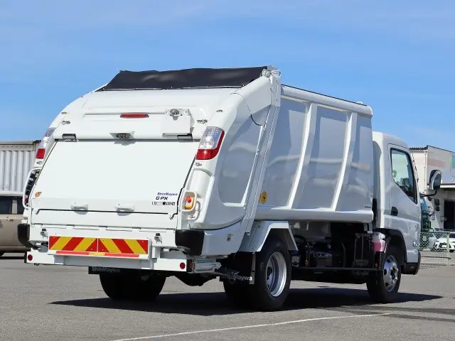 三菱 キャンター 2PG-FEB90(2WD)の写真6