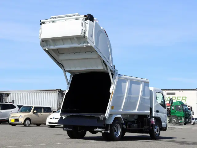 三菱 キャンター 2PG-FEB90(2WD)の写真9