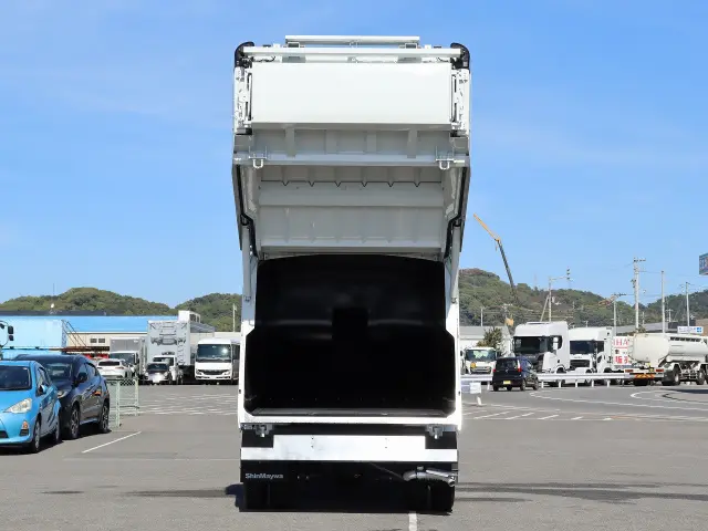 三菱 キャンター 2PG-FEB90(2WD)の写真11