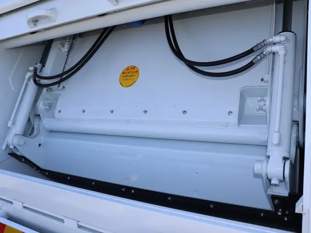 三菱 キャンター 2PG-FEB90(2WD)の写真12