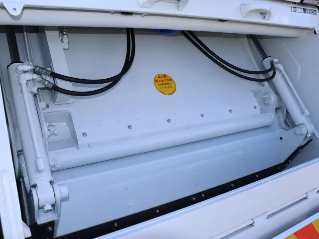 三菱 キャンター 2PG-FEB90(2WD)の写真13