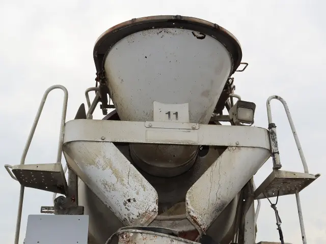 UD クオン QKG-CW5XL(6x4)の写真11