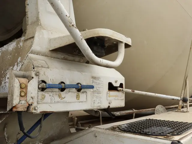 UD クオン QKG-CW5XL(6x4)の写真16