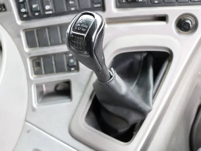 UD クオン QKG-CW5XL(6x4)の写真39