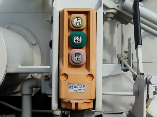 いすゞ フォワード 2RG-FSR90S2(2WD)の写真10