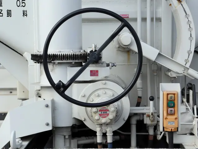 いすゞ フォワード 2RG-FSR90S2(2WD)の写真12