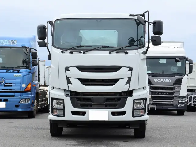いすゞ ギガ 2KG-CXZ60CT(2WD)の写真2
