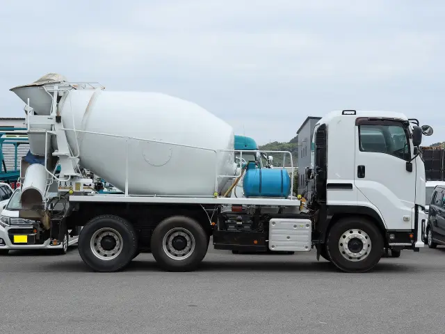 いすゞ ギガ 2KG-CXZ60CT(2WD)の写真6