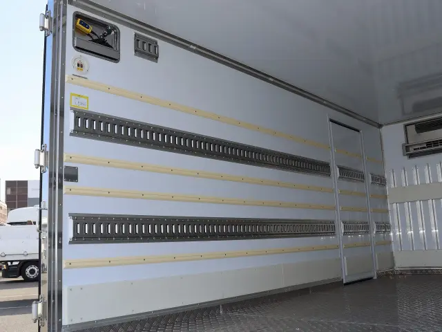 三菱 キャンター 2RG-FEB80(2WD)の写真25