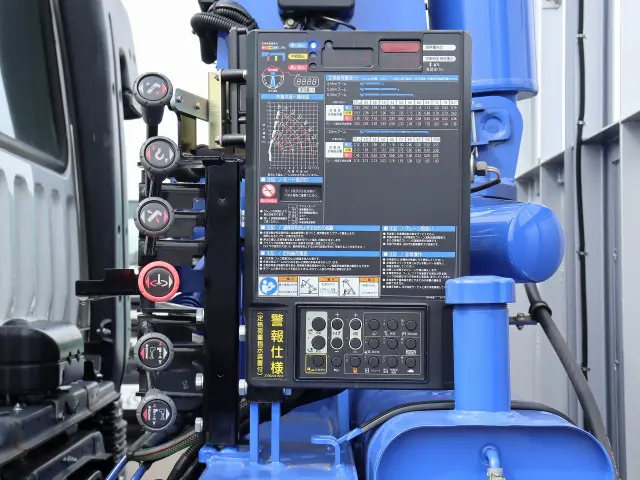 三菱 ファイター 2DG-FQ62F(6x4)の写真18