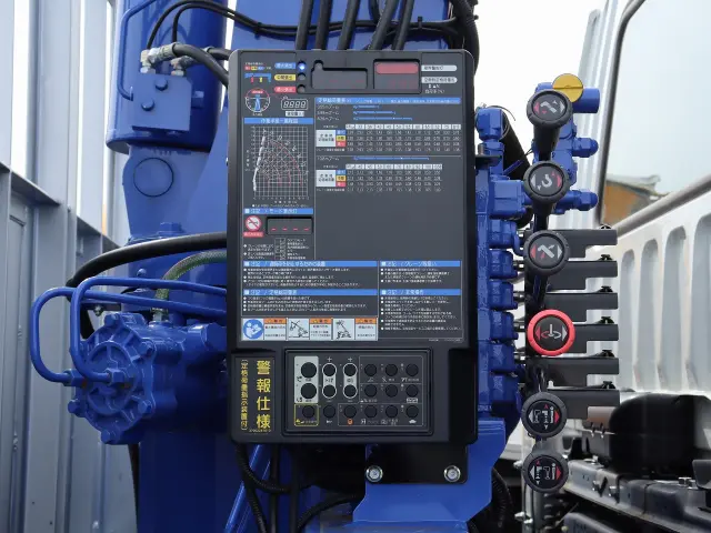 三菱 ファイター 2DG-FQ62F(6x4)の写真20