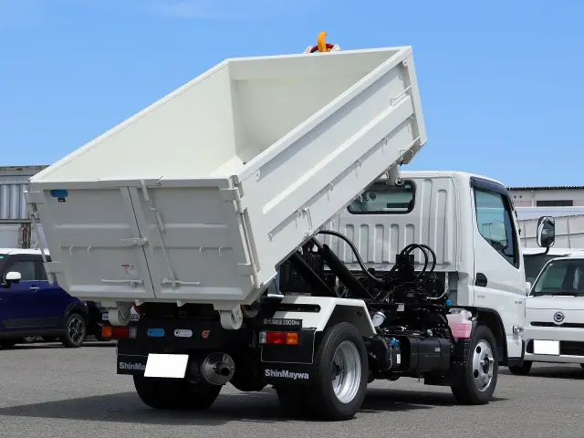 三菱 キャンター 2RG-FBAV0(2WD)の写真6