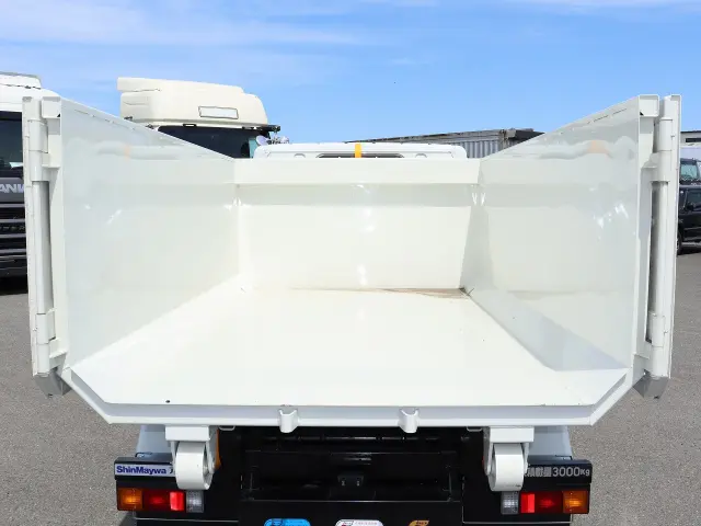 三菱 キャンター 2RG-FBAV0(2WD)の写真12