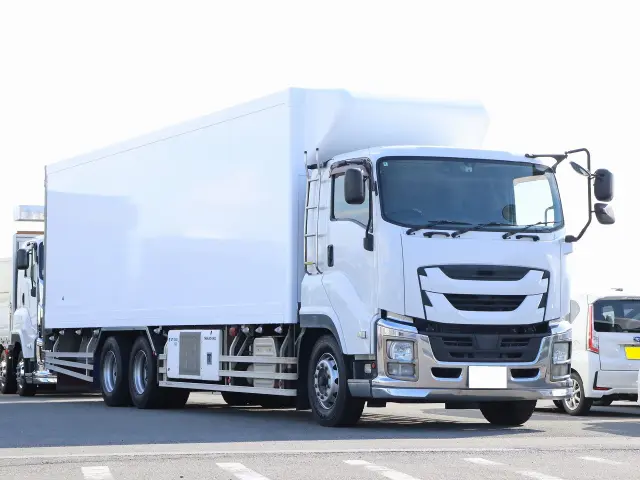 いすゞ ギガ QPG-CYL77B(6x2)の写真3