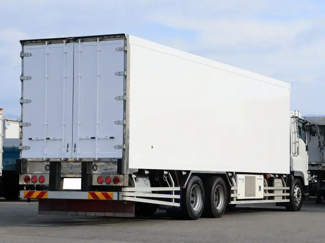 いすゞ ギガ QPG-CYL77B(6x2)の写真7
