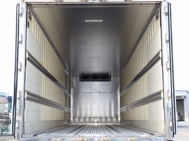 いすゞ ギガ QPG-CYL77B(6x2)の写真10