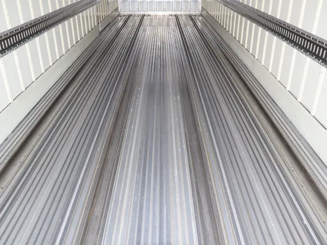 いすゞ ギガ QPG-CYL77B(6x2)の写真14