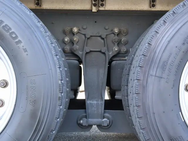 いすゞ ギガ QPG-CYL77B(6x2)の写真19