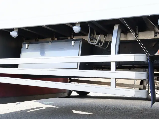 いすゞ ギガ QPG-CYL77B(6x2)の写真20