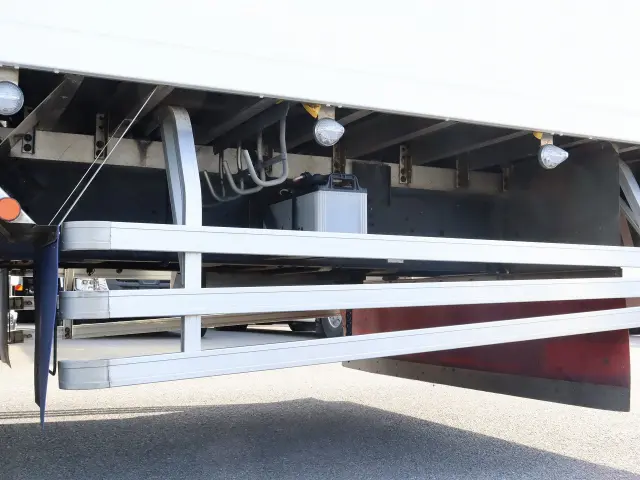 いすゞ ギガ QPG-CYL77B(6x2)の写真24