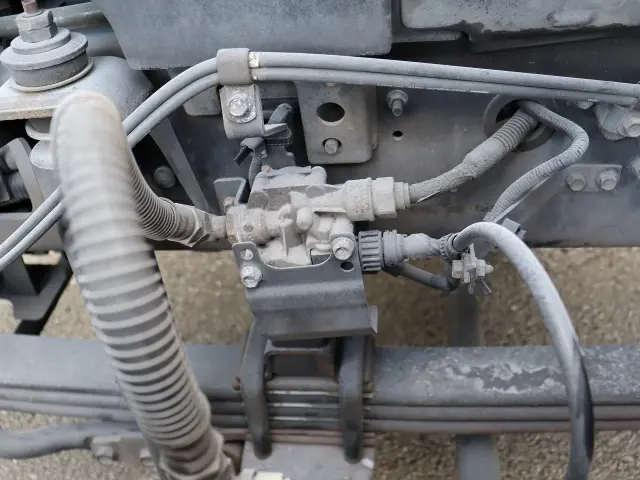 いすゞ ギガ QPG-CYL77B(6x2)の写真29