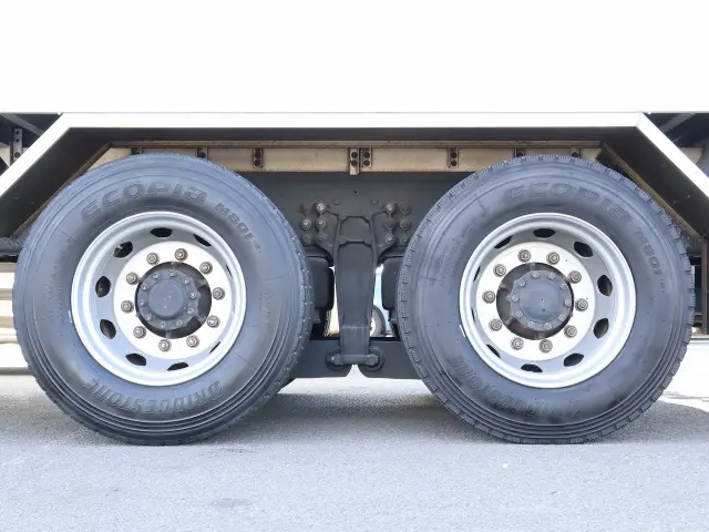 いすゞ ギガ QPG-CYL77B(6x2)の写真40