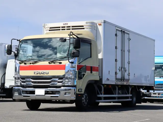 いすゞ フォワード TKG-FRR90S2(2WD)の写真1
