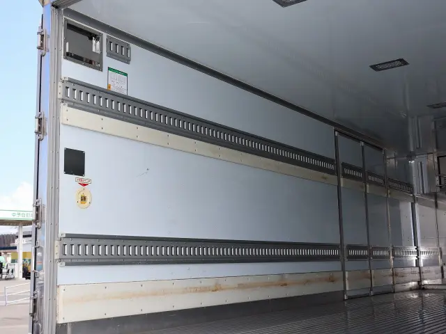 いすゞ フォワード TKG-FRR90S2(2WD)の写真12