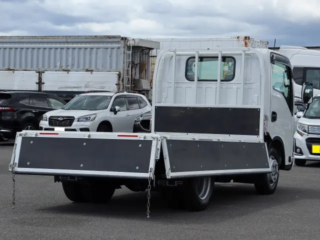 いすゞ エルフ 2TG-NJR88AF(2WD)の写真9
