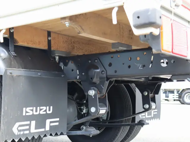 いすゞ エルフ 2TG-NJR88AF(2WD)の写真18